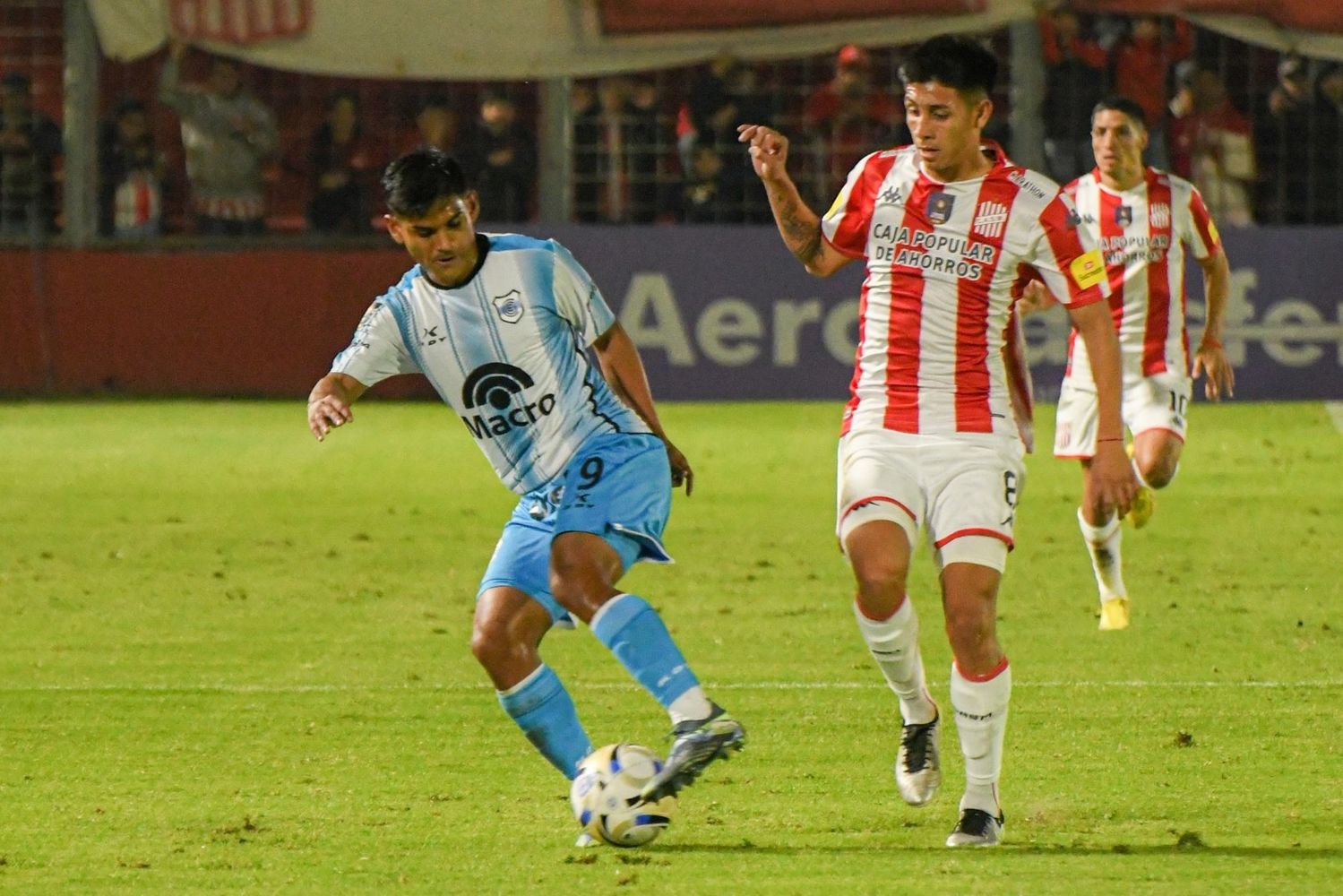 Mauro Cachi estuvo en el ataque del "Lobo" jujeño desde el inicio del partido, pero fue reemplazado en el segundo tiempo por Abel Argañaraz.