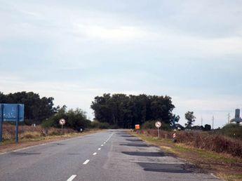 Chocó a un perro, cayó y murió atropellado por dos camionetas en Córdoba

