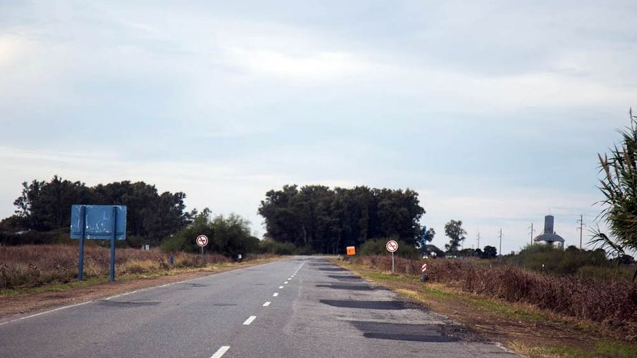Chocó a un perro, cayó y murió atropellado por dos camionetas en Córdoba