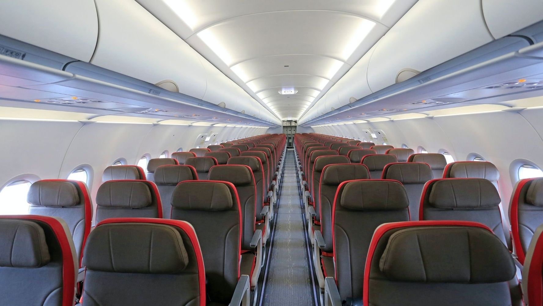 La fantasía de tener relaciones en un avión: qué dice la psicología sobre una de las ideas más comunes y prohibidas