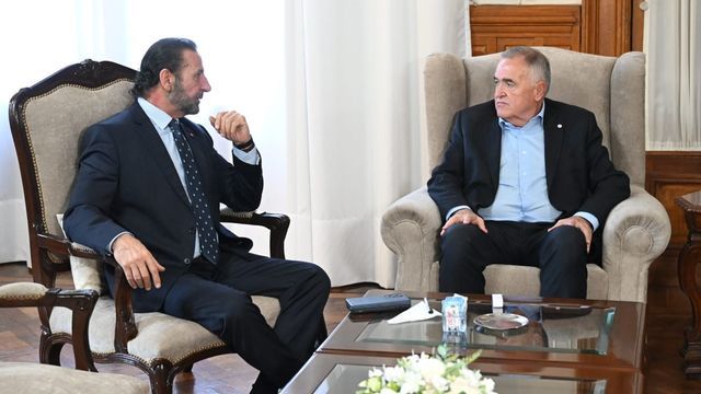 El gobernador Osvaldo Jaldo recibió a Fernando Juri para analizar el impacto de las medidas nacionales, la situación del transporte público y el avance del Código de Planeamiento Urbano.