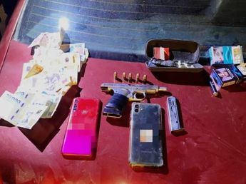 Detuvieron a tres hombres armados y con droga durante un control en Cosquín