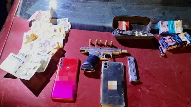 Detuvieron a tres hombres armados y con droga durante un control en Cosquín.