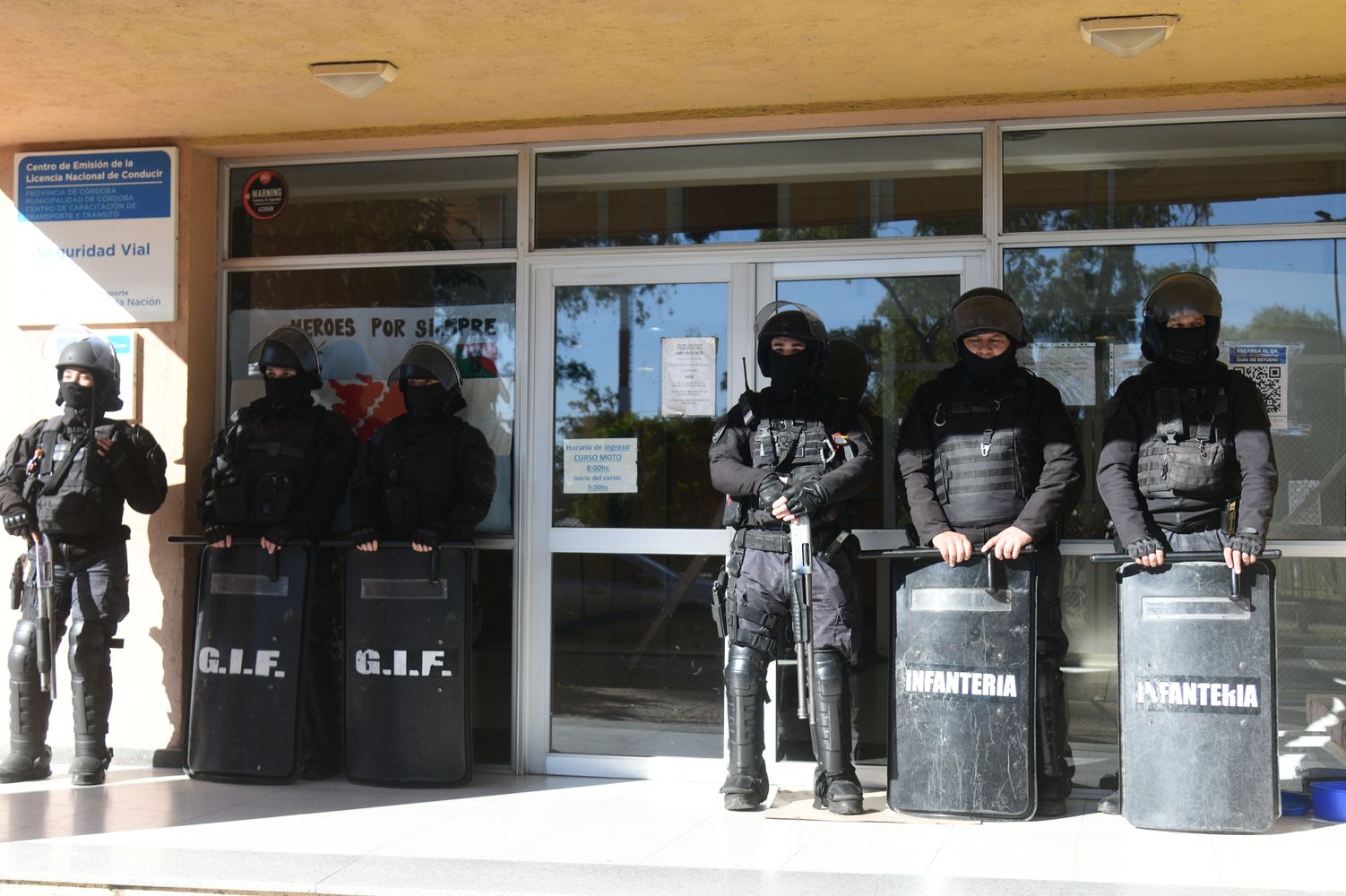 Operativo en la Escuela Municipal de Tránsito.