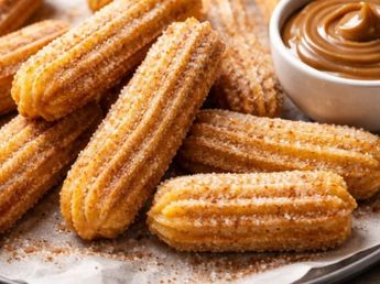 Juan Alpuente Carmona, churrero experto: "La masa original de los churros no lleva azúcar, manteca o huevo; solamente se prepara con agua, harina y sal"