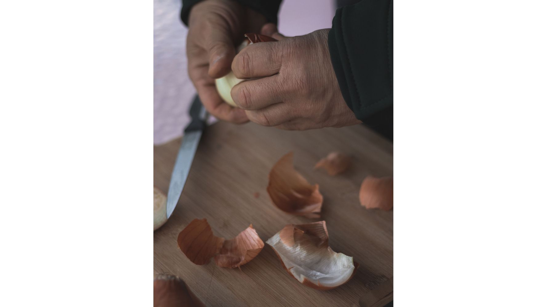 No desperdicies la cáscara de la cebolla y hacé esta receta.