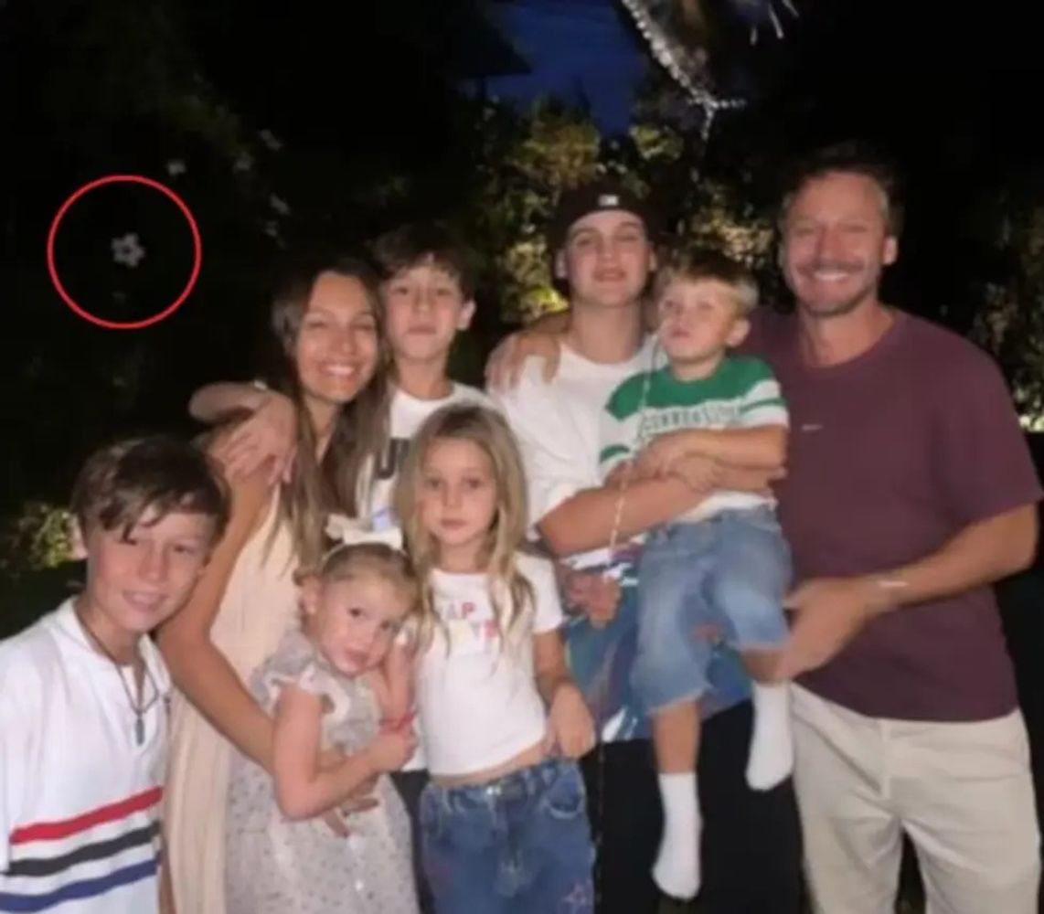 Pampita, Vicuña y sus hijos
