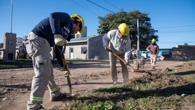 Además de beneficiar a 135 familias, el emprendimiento genera empleo directo y movimiento económico por la demanda de materiales e insumos.