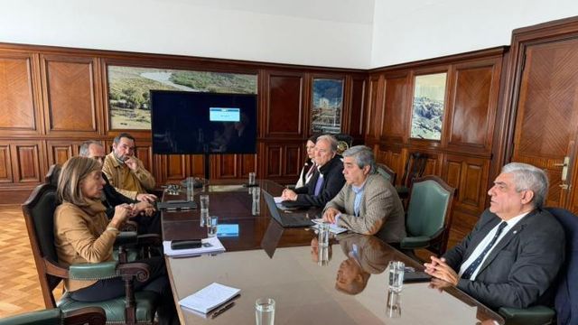 Durante el encuentro se expuso la situación energética de las industrias y se acordó continuar las gestiones.