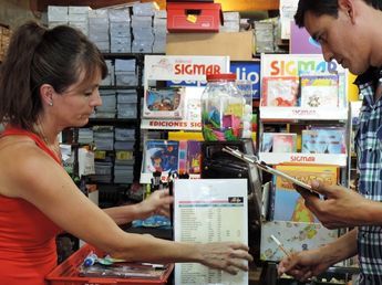 Concejal libertario acusó que una empresa privada "persigue a los comerciantes" en nombre del municipio