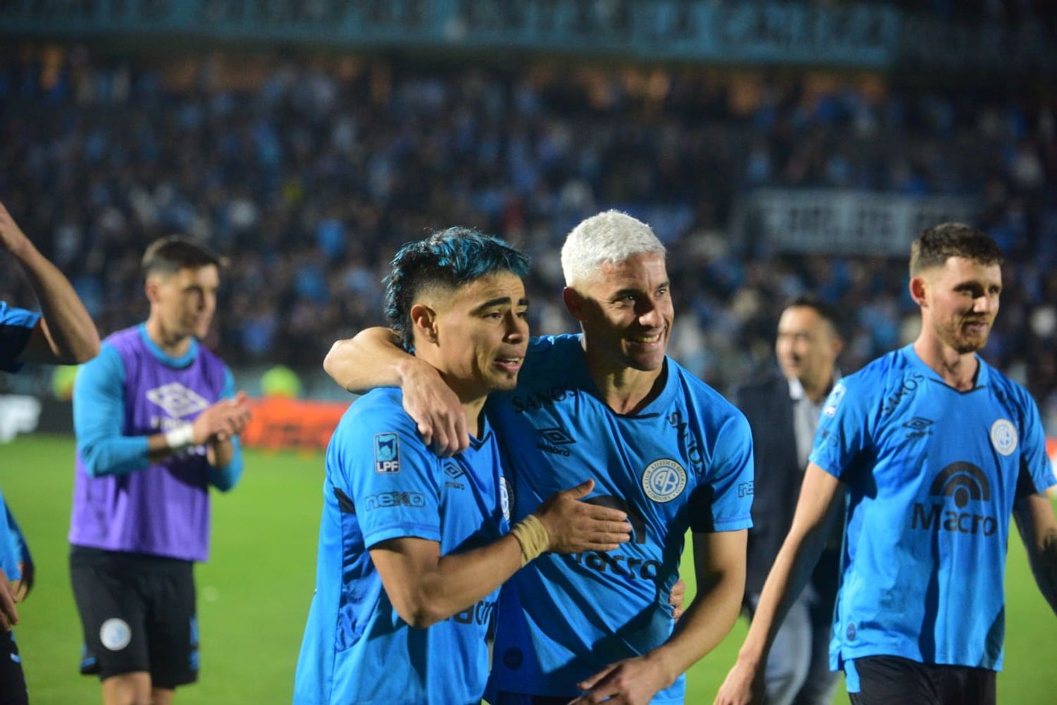 El "Chino" Zelarayán y Leonardo Morales, en un Belgrano que tomó color.