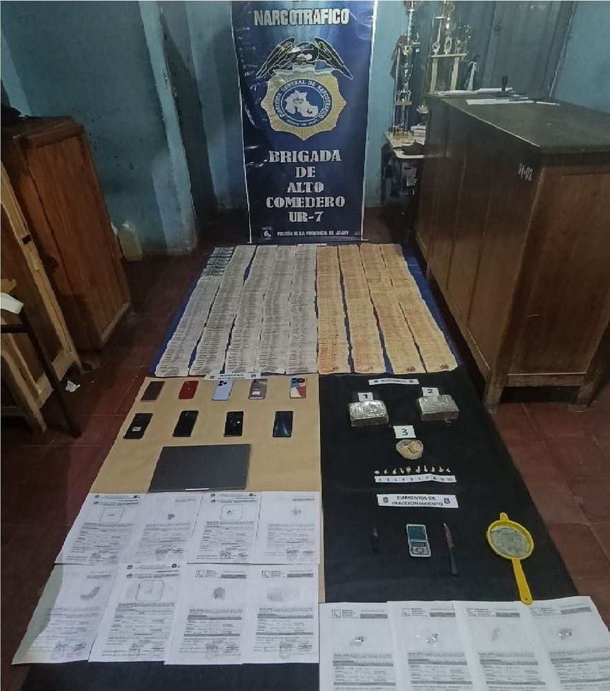 A partir de los elementos hallados en su poder, la pareja ocupante de una vivienda en 16.ta Etapa del barrio Tupac Amaru fue detenida por infracción al artículo 5 inciso “c” de la ley nacional n.º 23.737.