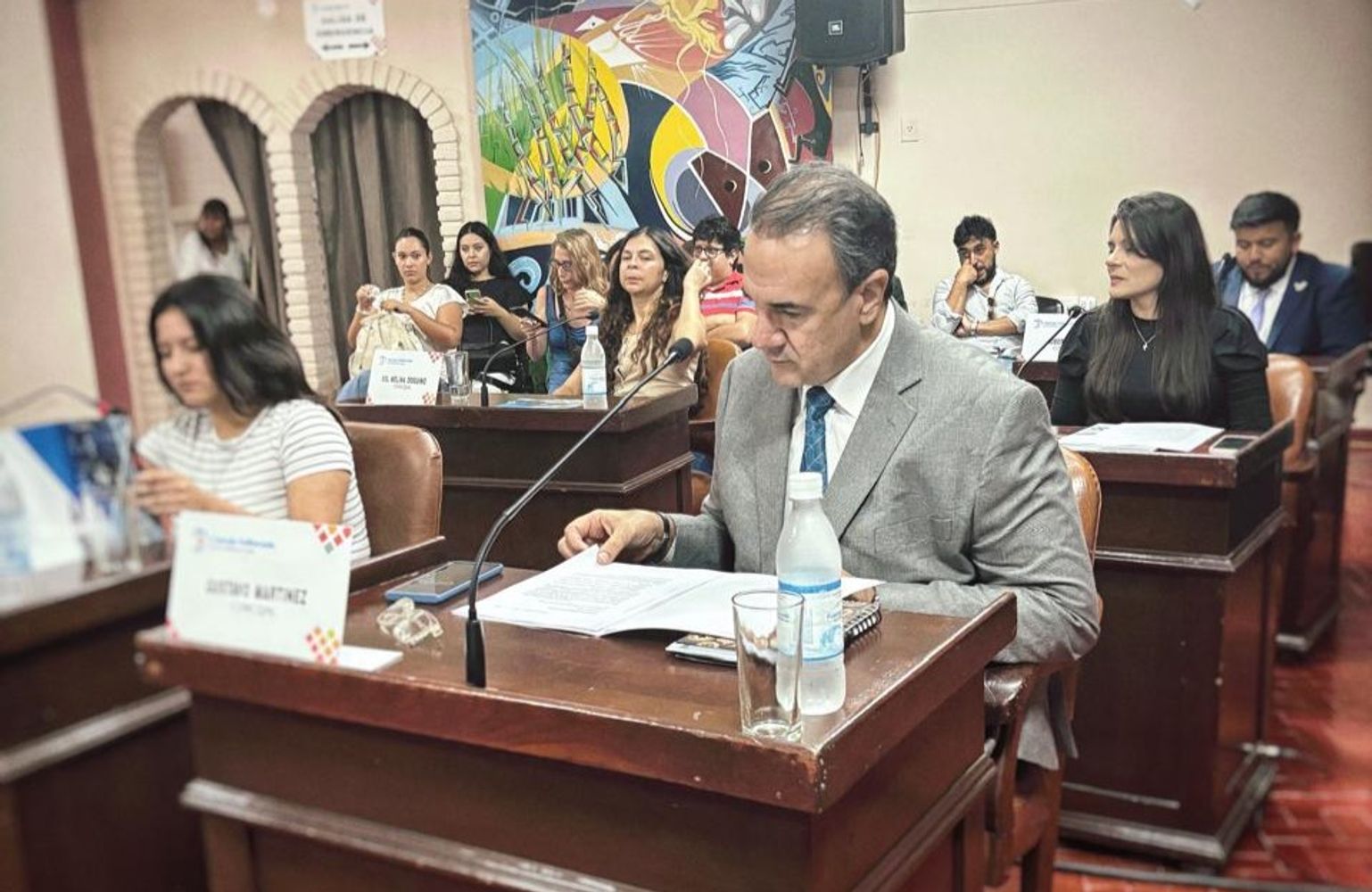 “El municipio sostiene a una empresa que persigue a los comerciantes de nuestra ciudad”, dijo el presidente del bloque de concejales de La Libertad Avanza, Gustavo Martínez.