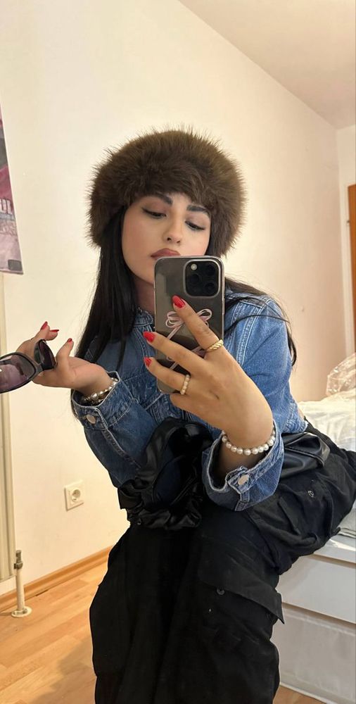 El gorro peludo estilo ruso es la tendencia inesperada que arrasa este otoño invierno 2026 en Argentina