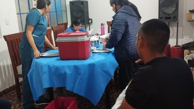 Personal sanitario concretó el operativo con la colaboración de las autoridades de la escuela.