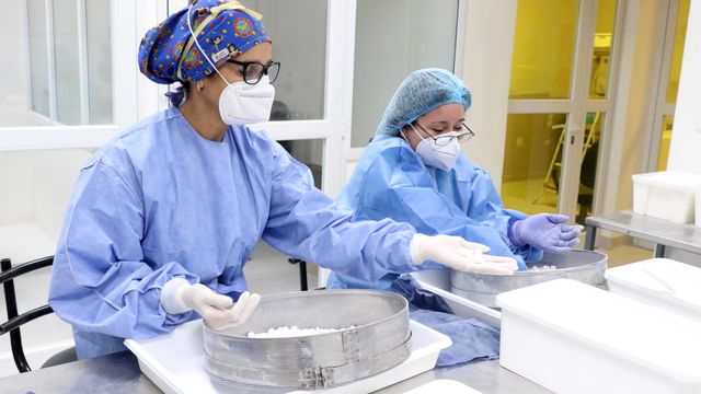 La Farmacia Oficial es la única del NOA que produce el medicamento específico para tratar la Gripe A.