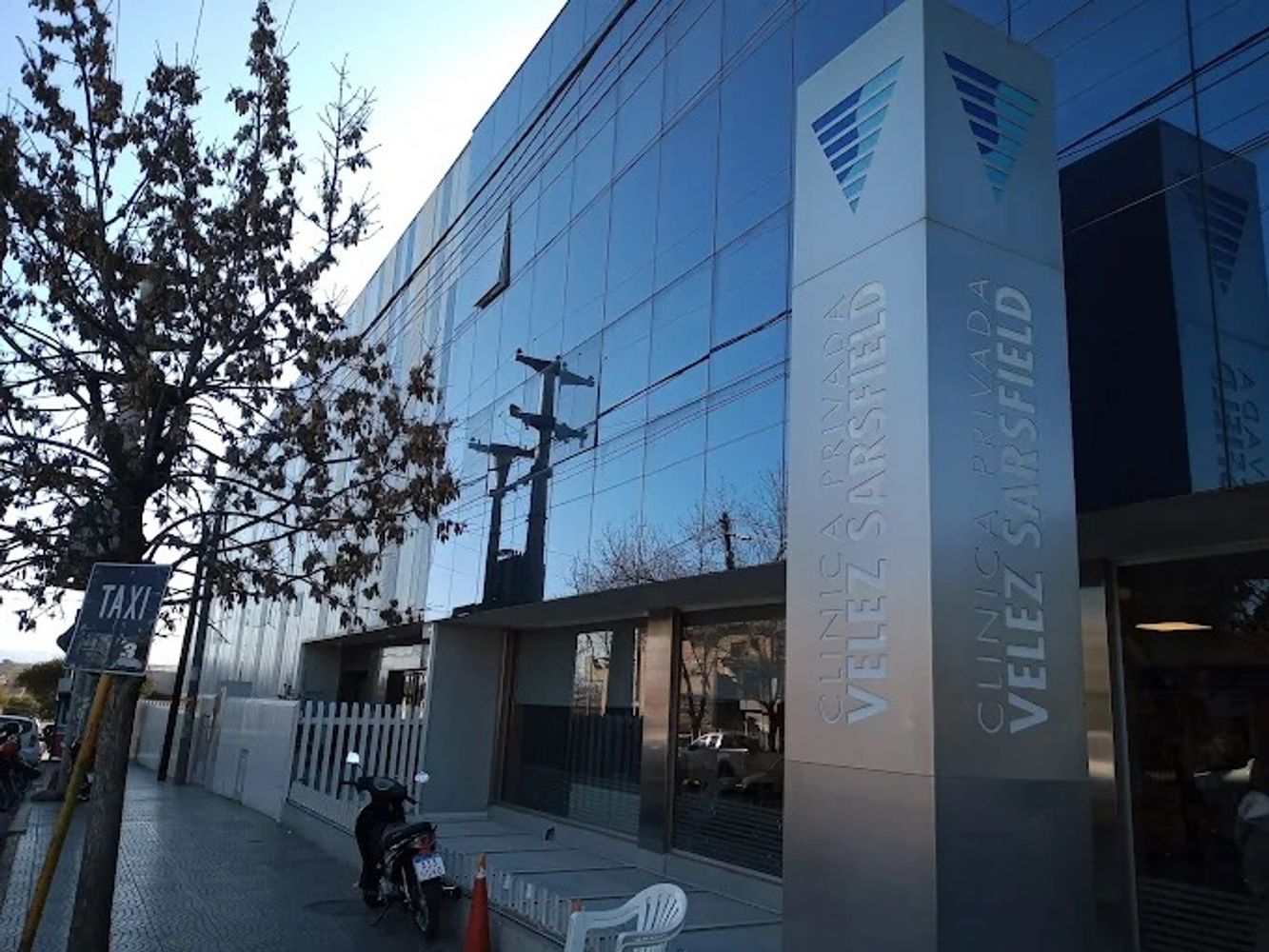 La menor ingresó a la Clínica Privada Vélez Sársfield.
