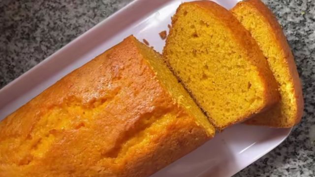 Cómo hacer un budín de mandarina extra húmedo.