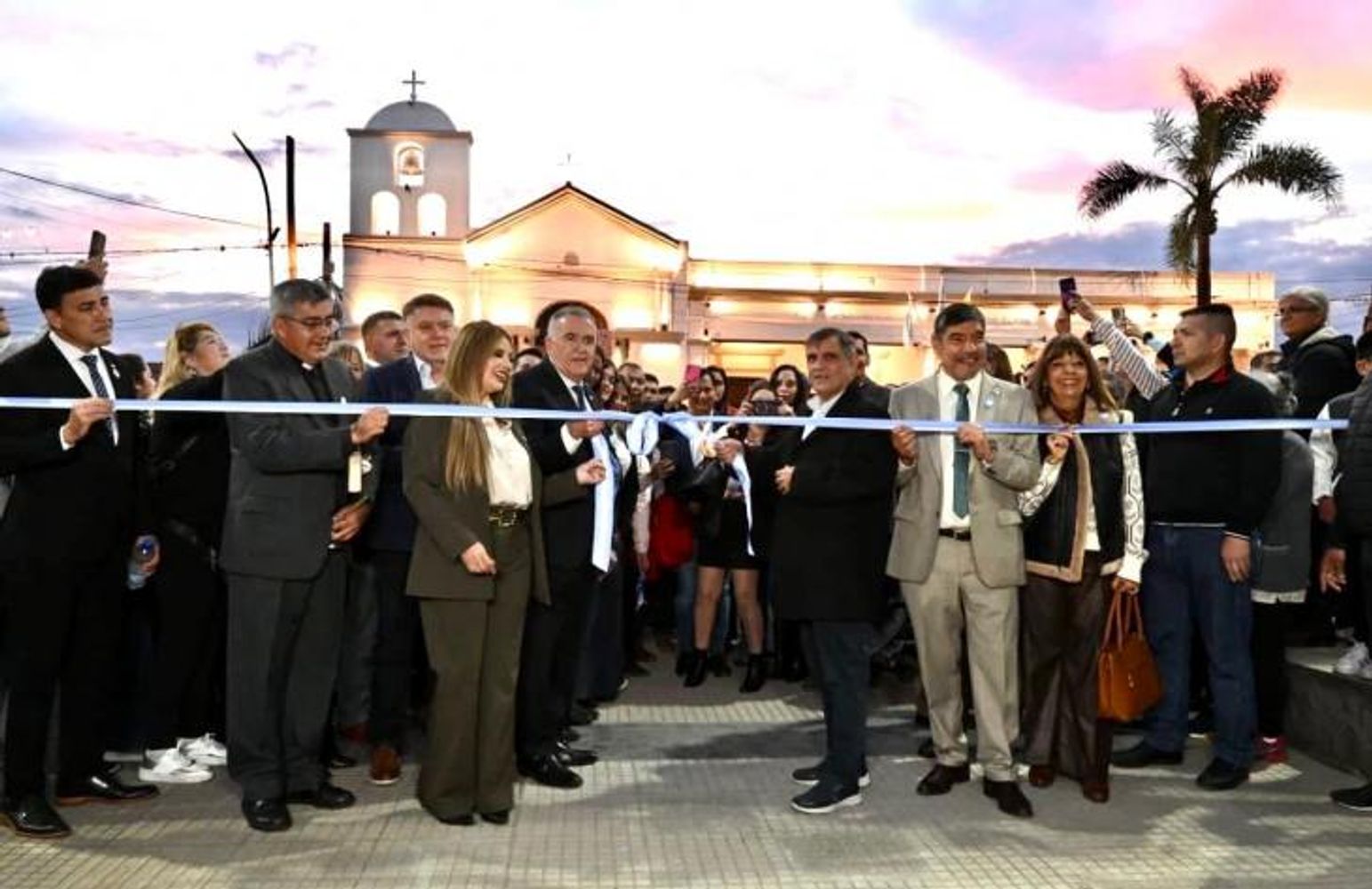 La jornada combinó inauguración de infraestructura urbana, puesta en valor patrimonial y celebración patronal.