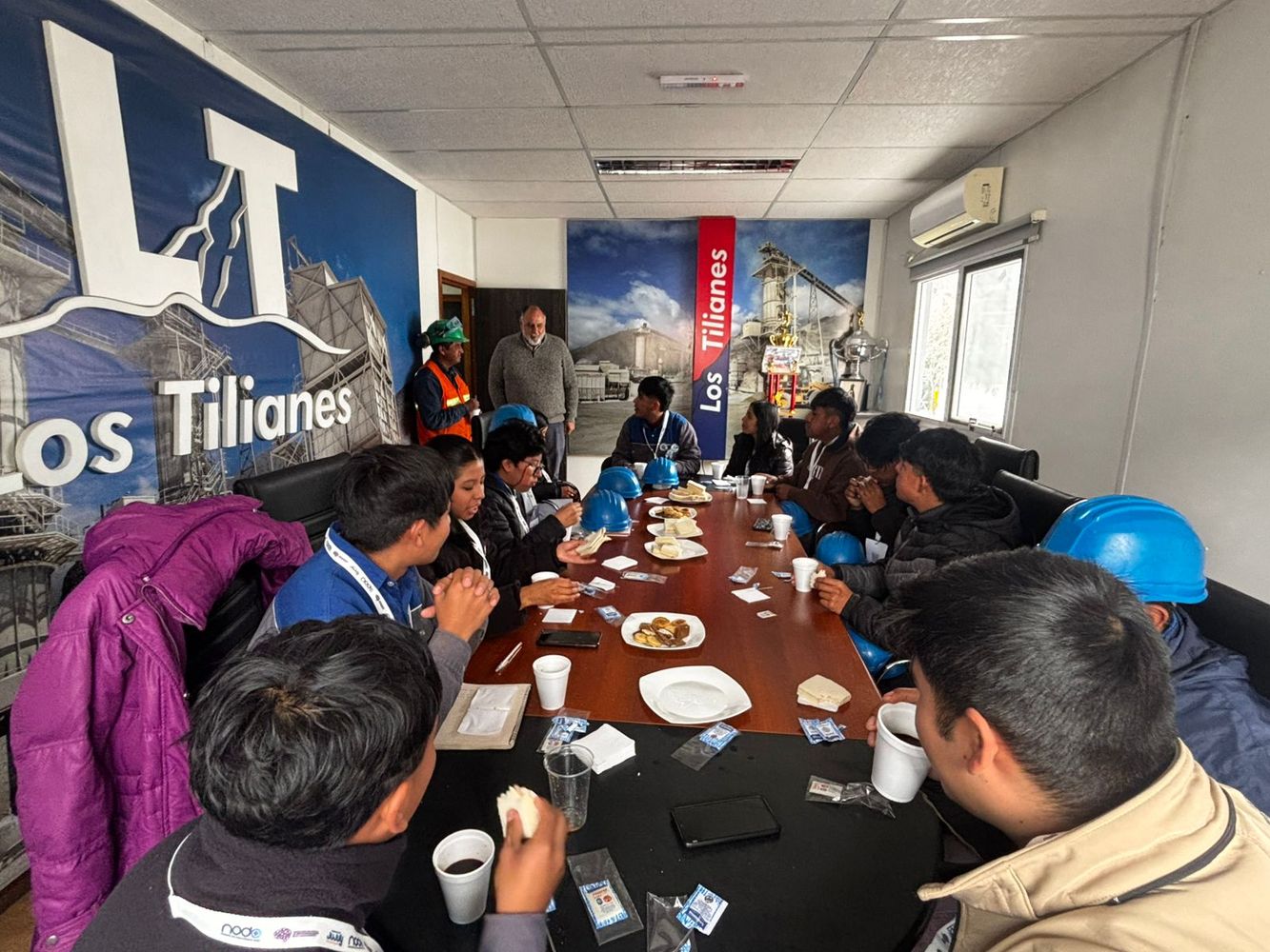 La planta calera situada en la localidad quebradeña de Volcán recibió la visita de alumnos convocados por la Unión Industrial Argentina Joven.