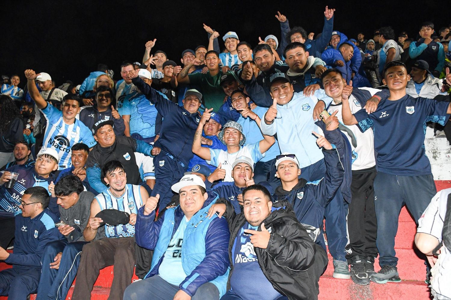 "Fue espectacular verlos en Tucumán y eso es importante para nosotros, porque también dependemos de su apoyo", dijo de los hinchas del "Lobo" el arquero Gómez.