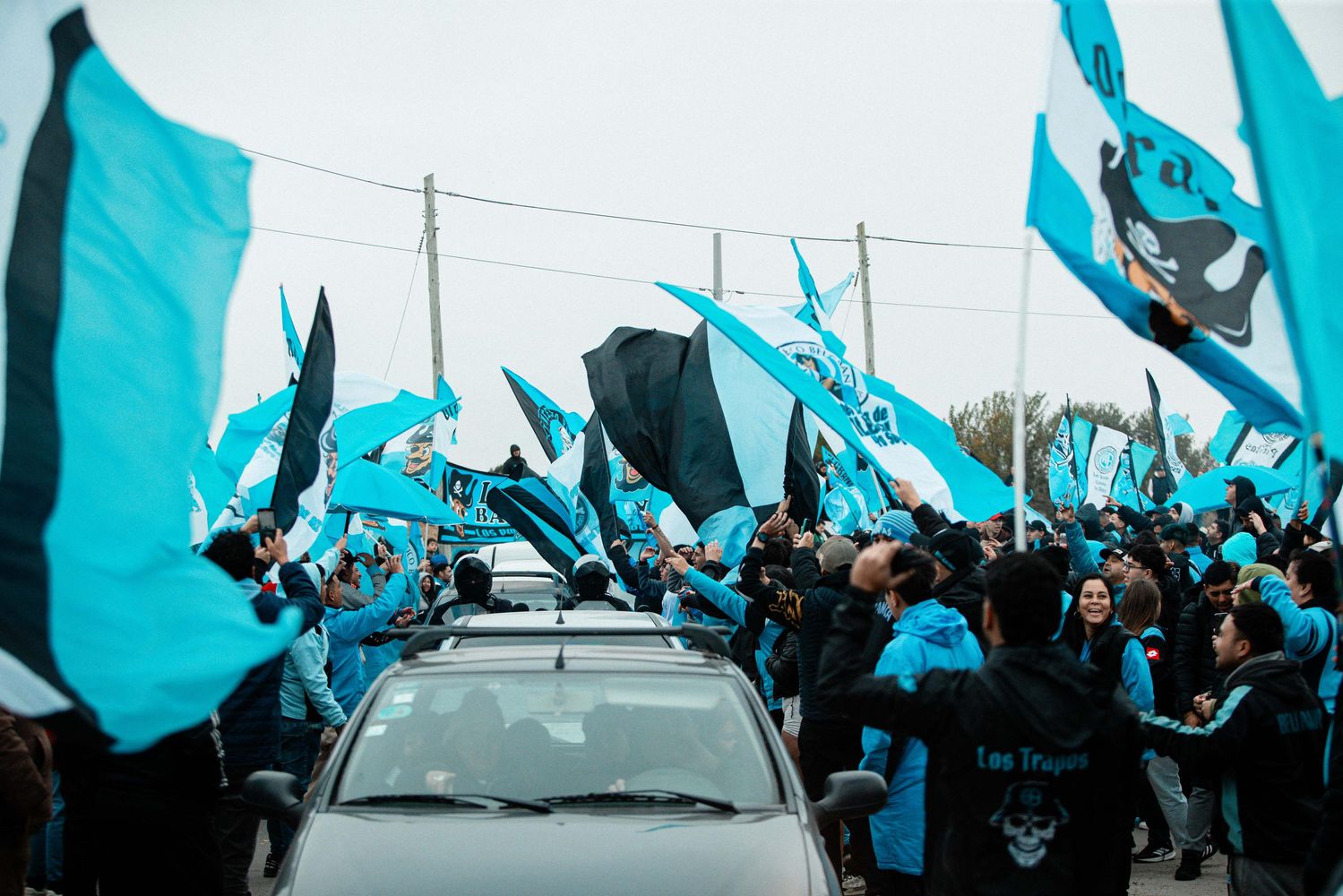 Un río Celeste, para acompañar al plantel de Belgrano.
