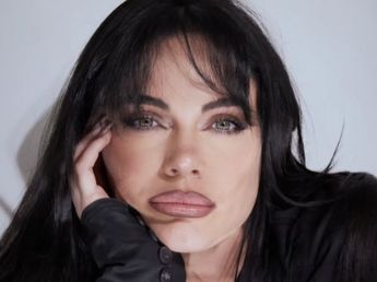 Color negro y las botas tendencia: Emilia Attias jugó fuerte y dio cátedra de estilo con un look viral ultra llamativo