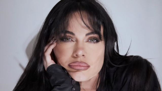 Emilia Attias eligió el color negro y dio cátedra de estilo con un look viral ultra llamativo