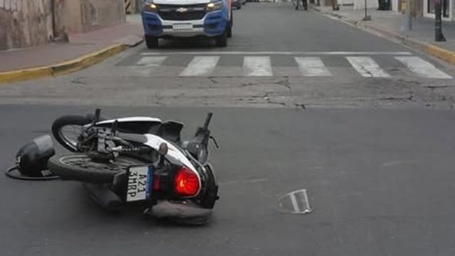 La joven circulaba en una motocicleta Honda Wave 110 cc. cuando colisionó con otro rodado.