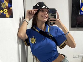 La influencer hincha de Rosario Central calentó la previa del partido ante River con una foto audaz