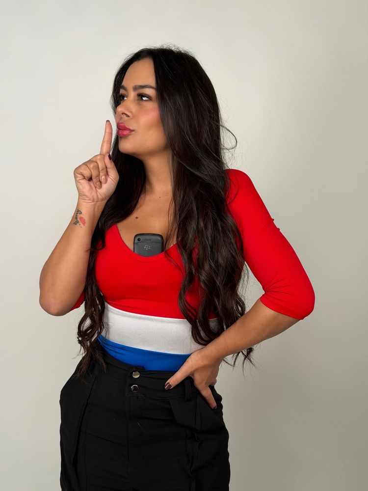 Larissa Riquelme recreó la foto del celular del mundial cuando alentó a Paraguay y arrasó en Instagram