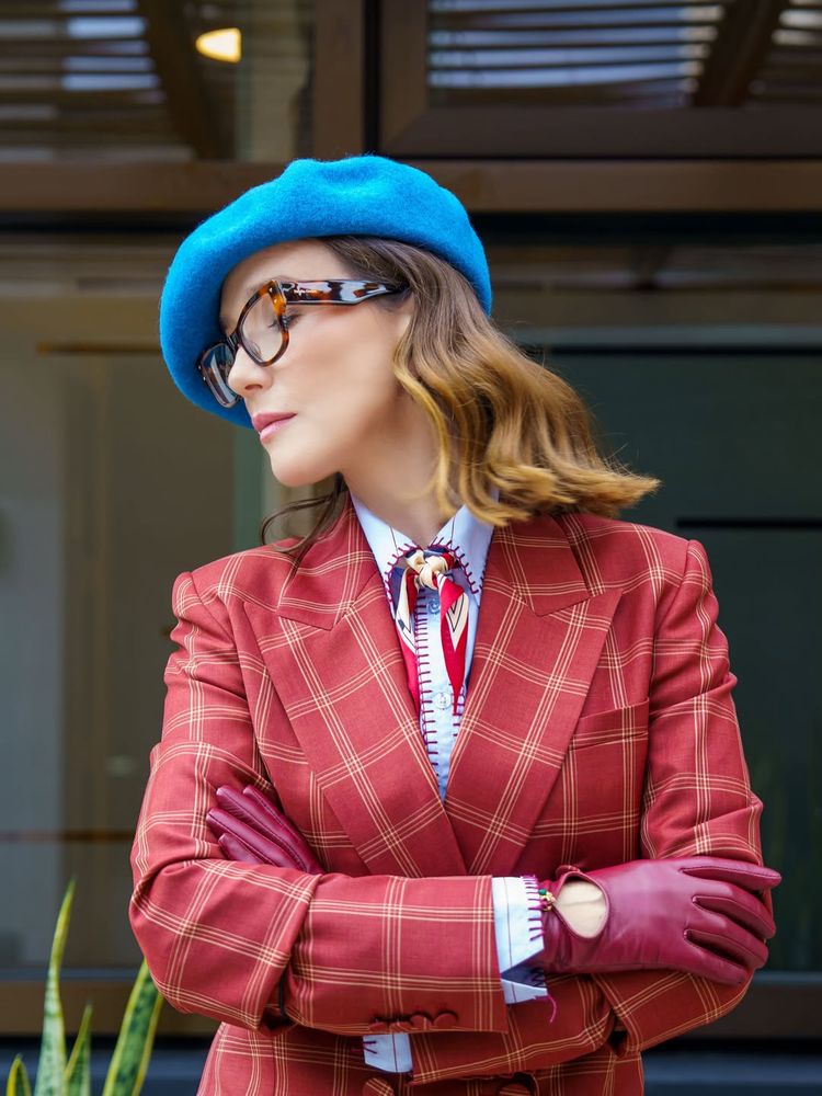 Natalia Oreiro apostó por el traje sastrero más colorido y le sumó el accesorio del momento