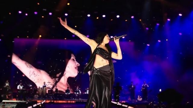 Cazzu tuvo una extraordinaria actuación en la primera noche del Tecate Emblema, en México, presentando canciones de su álbum “Latinaje”.