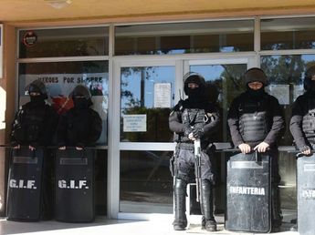 Córdoba: allanaron a un municipal por carnés truchos y descubrieron algo mucho más grave