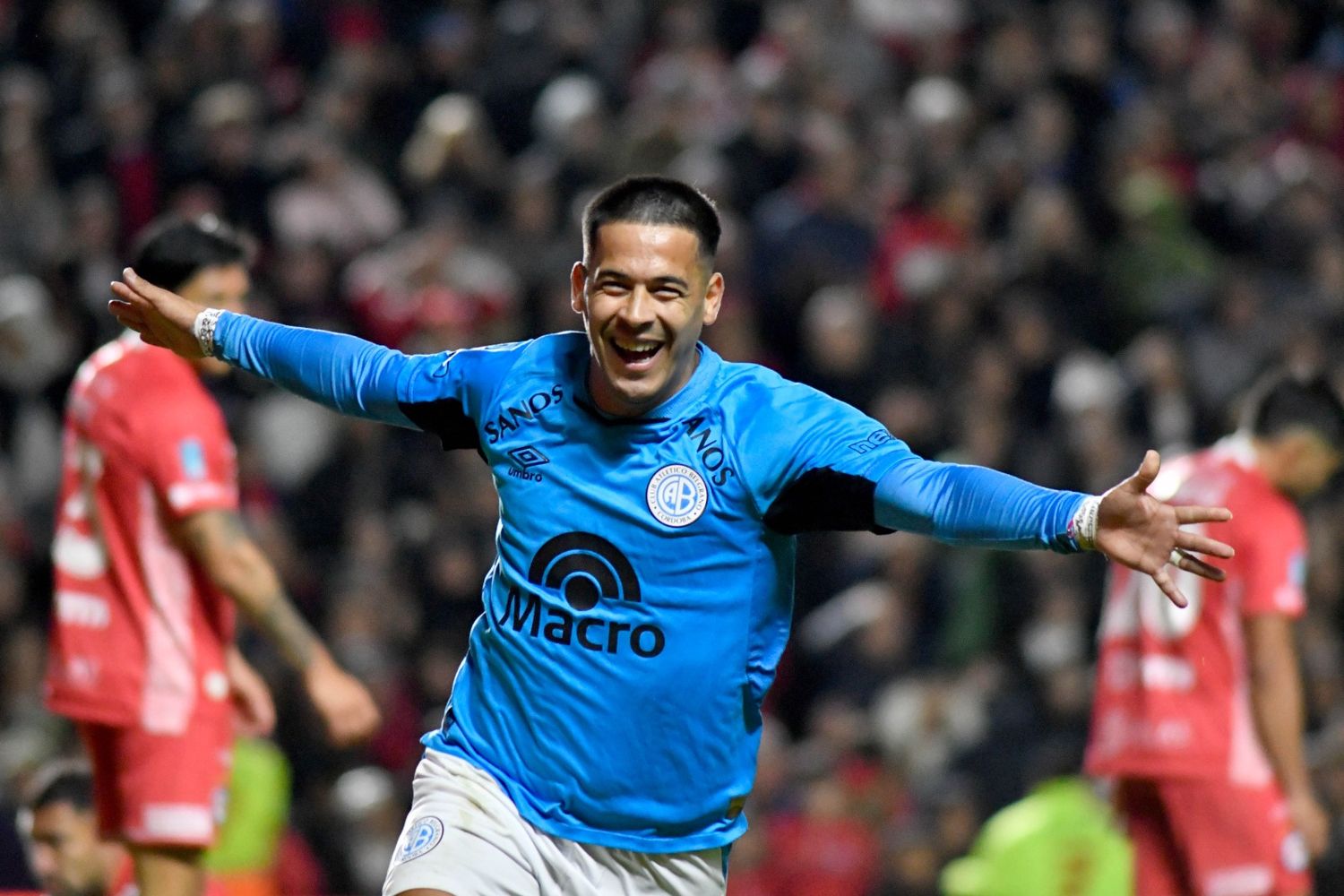 "Uvita" y un festejo Gigante. Anotó el empate para llegar a los penales, y Belgrano es finalista.