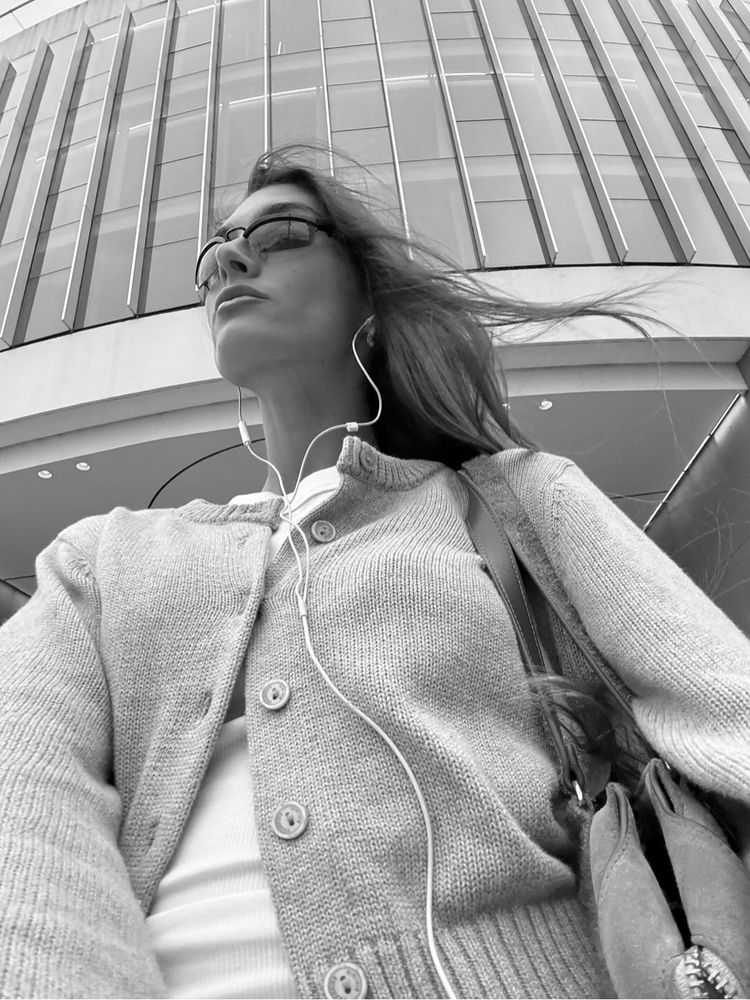 Adiós minibag: Lola Latorre desbloqueó una nueva tendencia y arrasó con la cartera de la temporada