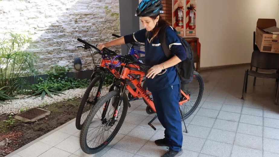La UNT promovió educación vial para estudiantes del programa “A la Universidad en Bici”