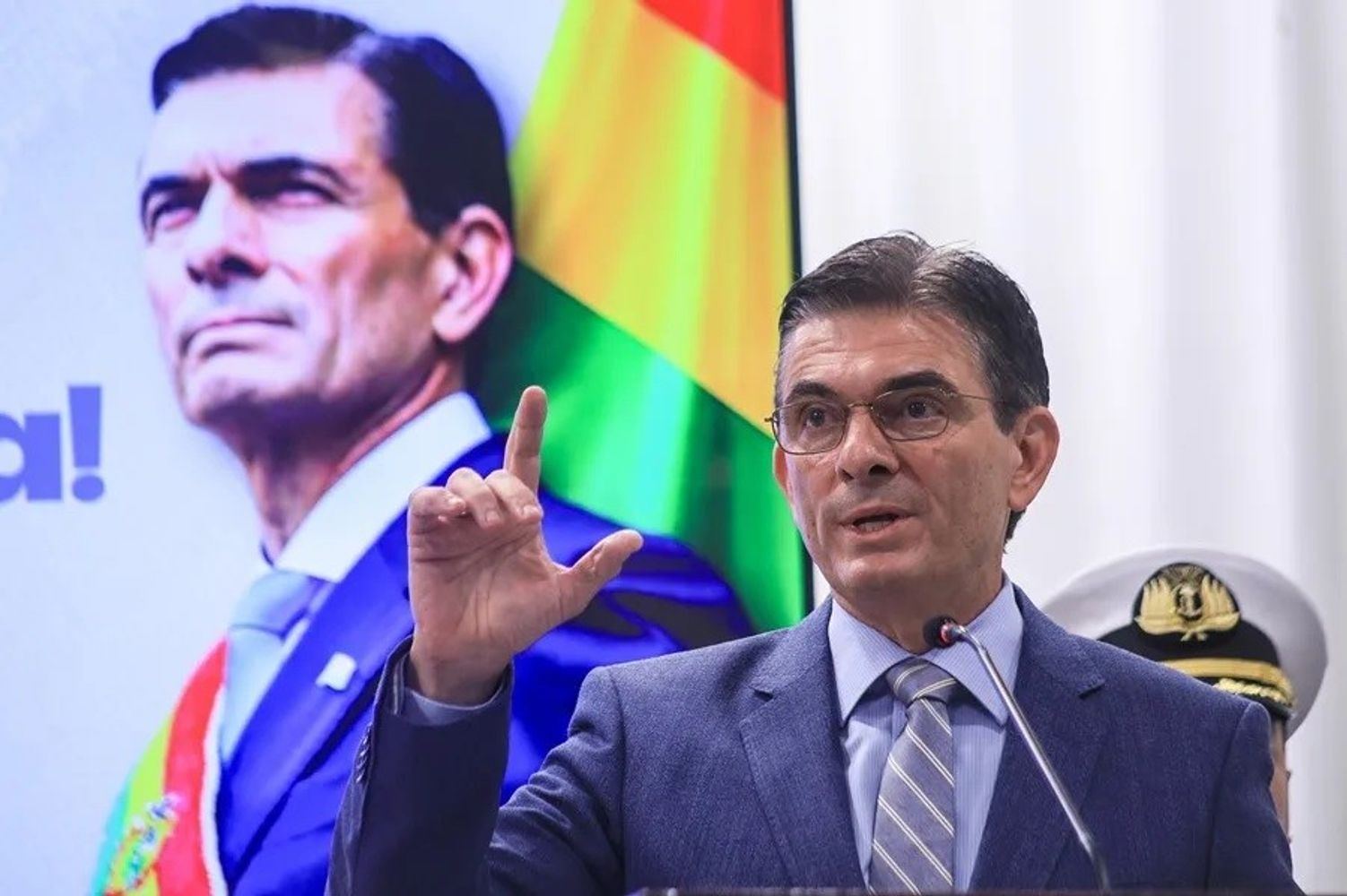 El presidente Rodrigo Paz ordenó el repliegue de la Policía y el Ejército tras el despeje de rutas en La Paz, para evitar más enfrentamientos con los manifestantes.
