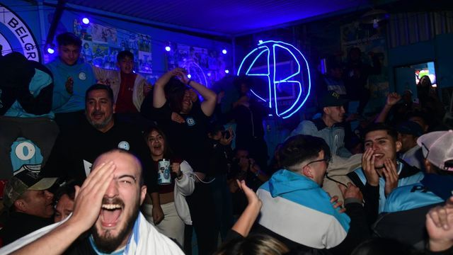 Explotó Alberdi, con el festejo Gigante de los hinchas de Belgrano. Finalista contra River.