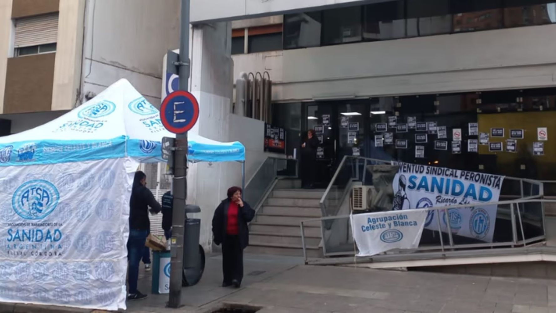 Clínicas de Córdoba hacen paro por deudas salariales.