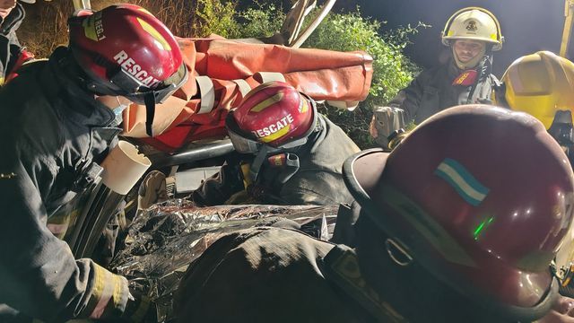 Varias personas heridas en un accidente entre 2 automóviles en Ruta Nacional 19