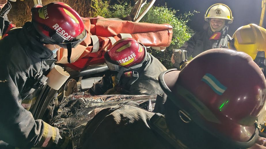 Varias personas heridas en un accidente entre 2 automóviles en Ruta Nacional 19
