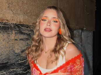 Minishort denim y top naranja: Coti Romero arrasó con un outfit multicolor y se llevó todos los likes en Instagram