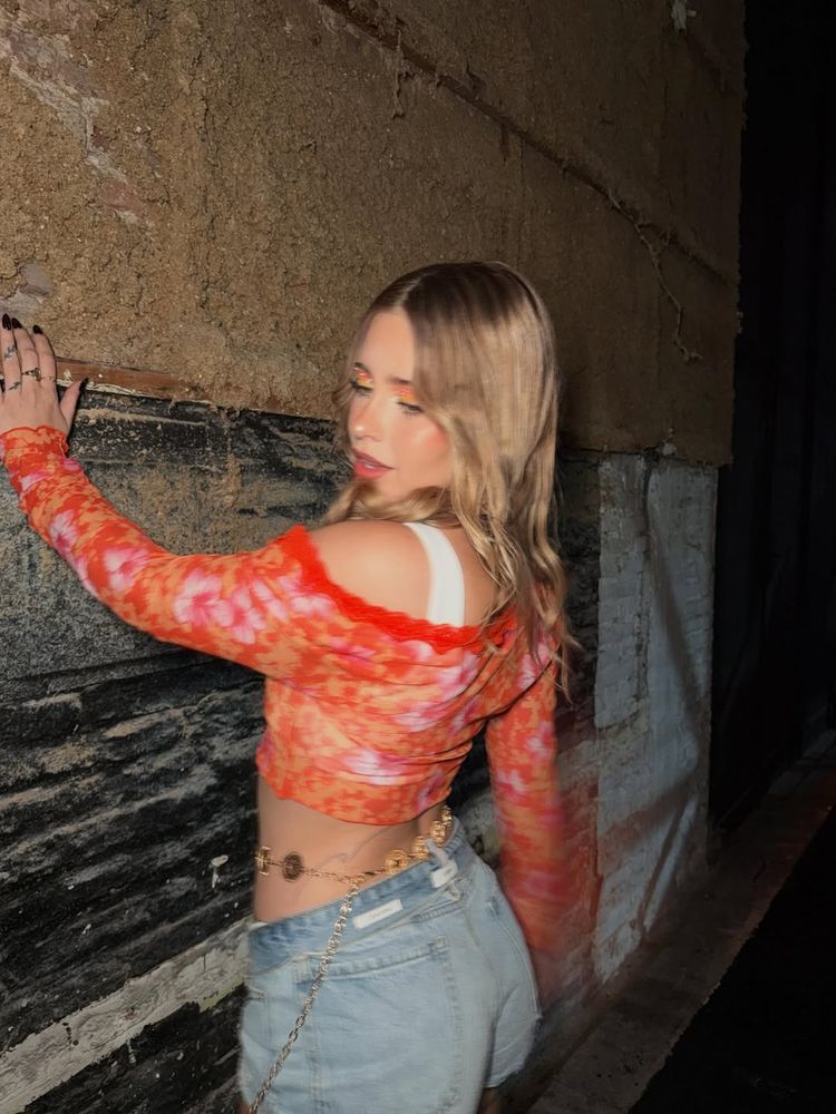 El jugado look de Coti Romero: la ex Gran Hermano sorprendió a todos con una producción de fotos muy llamativa