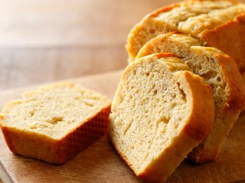 Pan casero sin harina y con solo 2 ingredientes: la receta versión saludable para el desayuno o la merienda