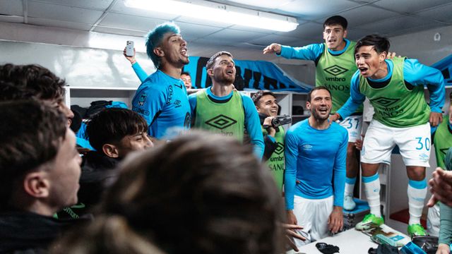 El festejo del Belgrano finalista, con todo.