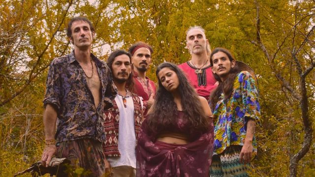 Del monte cordobés a los escenarios internacionales: quiénes son La Forastería, la "tribu" que redefine la música electrónica