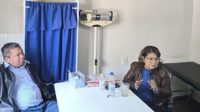 La diputada provincial Adelma Torres estuvo en el nodo sanitario de Rodeíto, donde por cuenta de la Comisión Municipal, presta servicios un médico cardiólogo que atiende a afiliados al PAMI Jujuy.