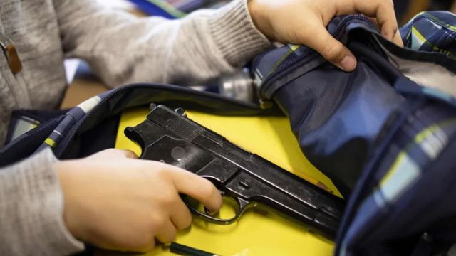 Un alumno llevó un arma a un colegio en Córdoba.