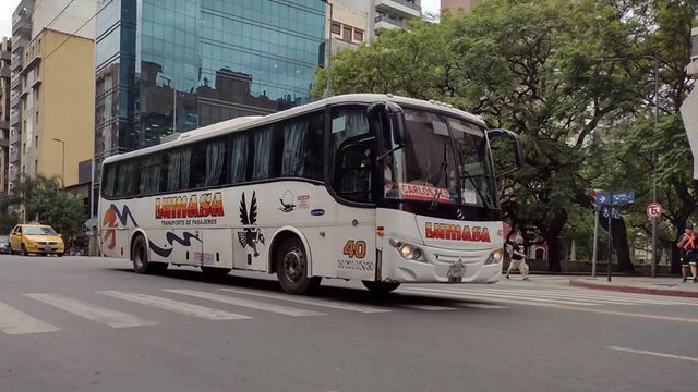 Quiénes dejarán de viajar gratis en transporte interurbano.